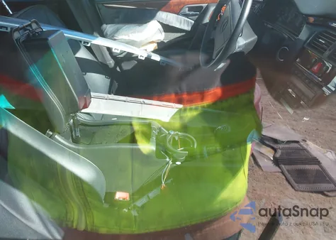 1998 Mercedes-Benz E 320 z USA, uszkodzony, nr VIN WDBJF65F4WA699931